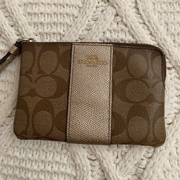 Coach Wristlet/Wallet - Picture 3 of 12